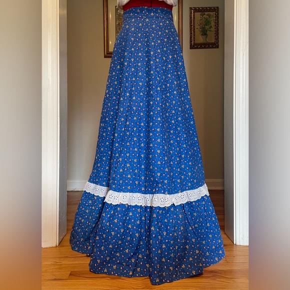 VTG 70s Floral Prairie Tired Maxi Skirt With Eyelet Lace Trim - Picture 4 of 14